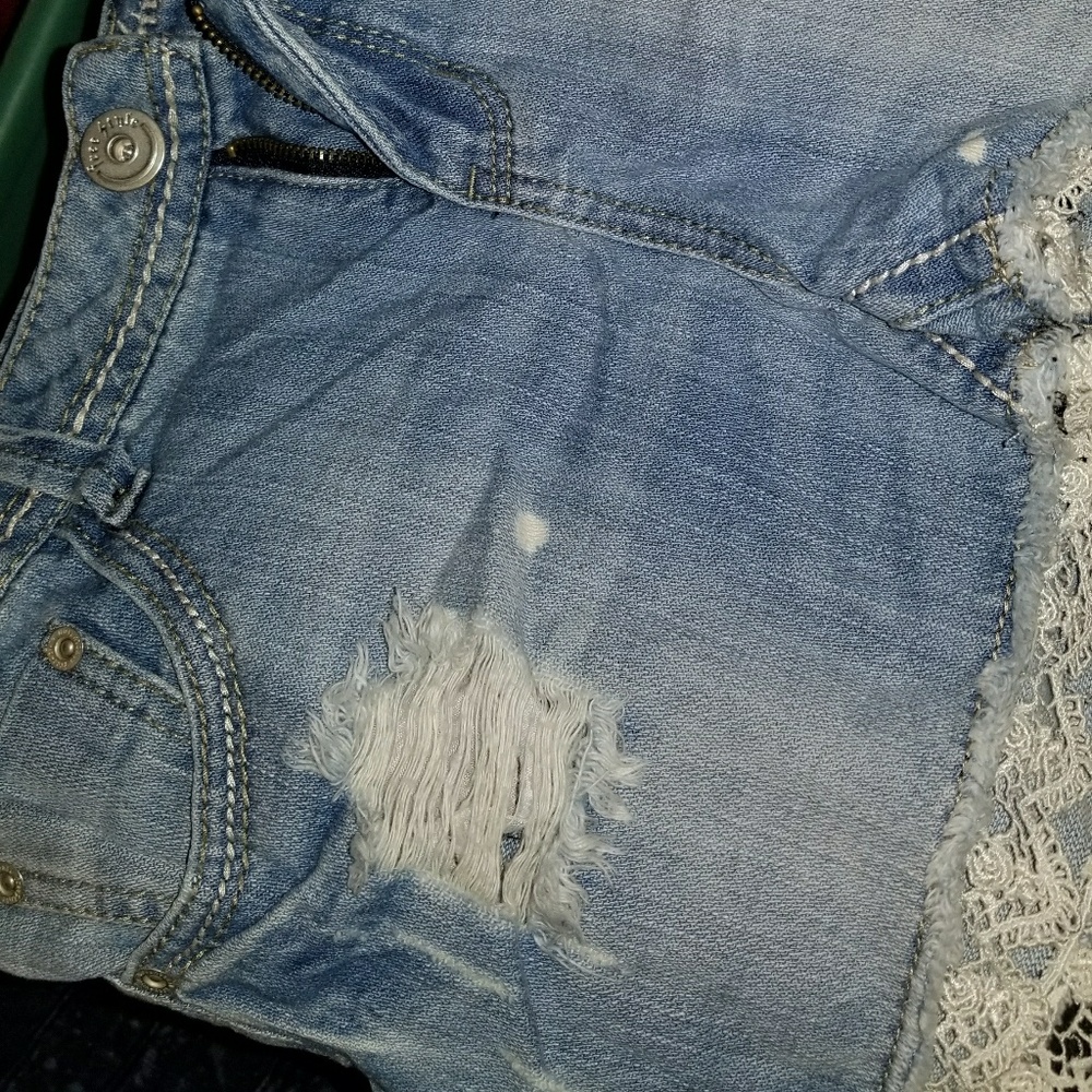 Supppppperrrrrr cute jean shorts with white detail